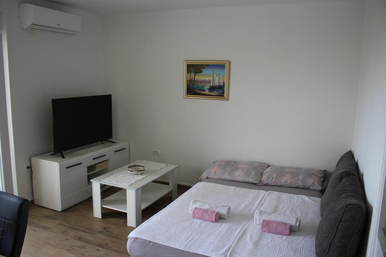 Apartments Bonaca Rovanjska Bagian luar foto